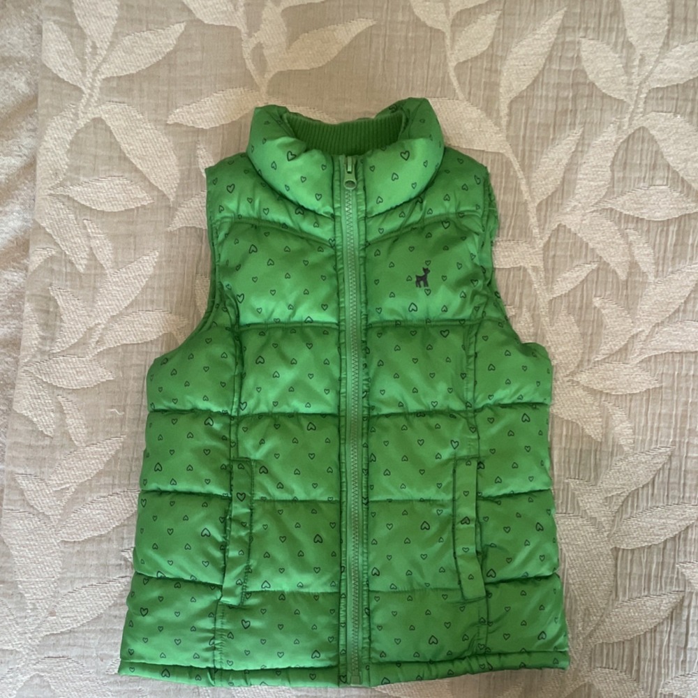 Old Navy Girls Green Puffer Vest Medium Heart Print Quilted Full Zip